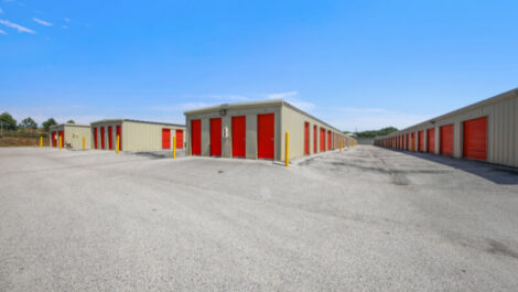 Drive-up storage facility in Davenport, FL
