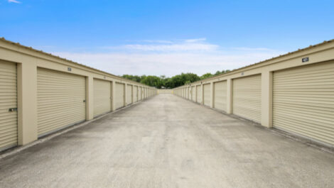 Drive-up storage units in Kissimmee, FL