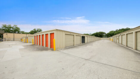 Easy access storage in Kissimmee, FL