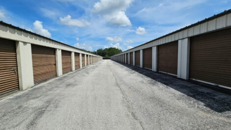 Drive-up storage units in Fruitland Park Florida